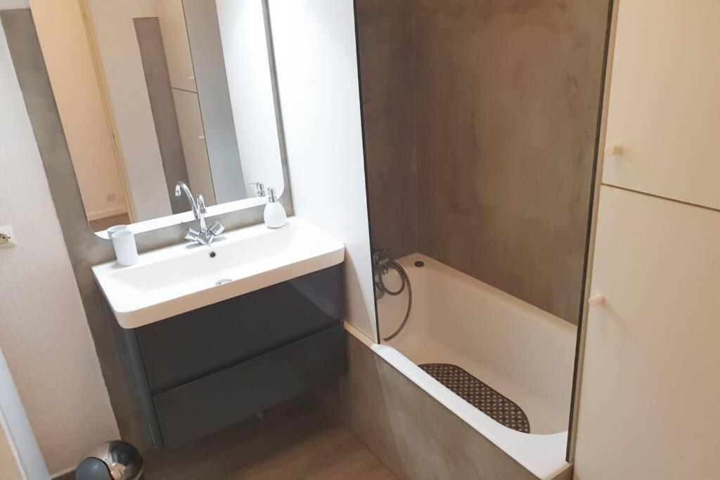 Apartment Le New-Yorkais - Frejus - Sncf - Wi-Fi